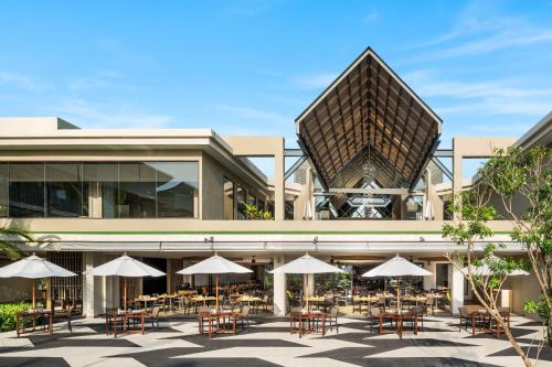 Le Meridien Khao Lak Resort & Spa — Property building