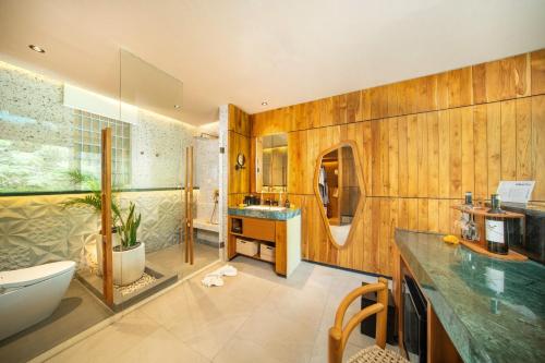 Vannituba majutusasutuses Sini Vie Luxury Resort & Spa Seminyak by Ini Vie Hospitality