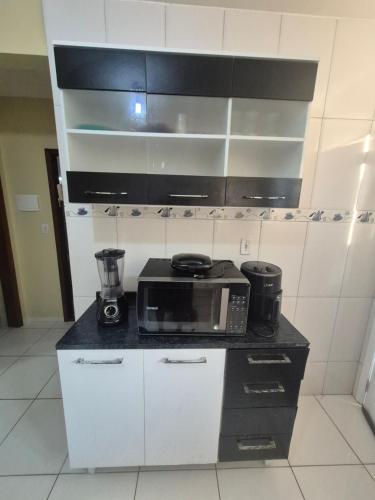 Dapur atau dapur kecil di Casa Recanto de Unamar
