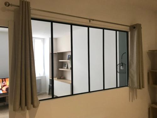 a sliding glass window in a room at Coeur de Saint Marcellin in Saint-Marcellin