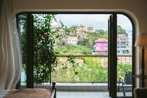 Hè Maison Boutique Stay & caféにあるバルコニーまたはテラス