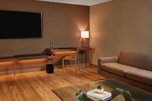 AC Hotel by Marriott Cincinnati at The Banks Image