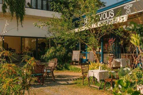 Hè Maison Boutique Stay & caféにある庭