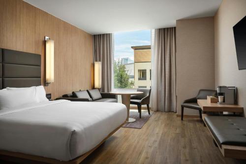 Postel nebo postele na pokoji v ubytování AC Hotel by Marriott Dallas Frisco