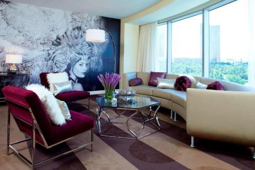 Renaissance Las Vegas Hotel Image