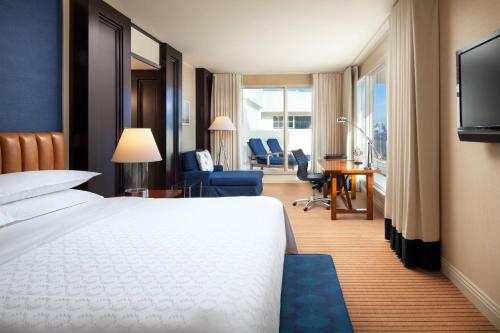 Télévision ou salle de divertissement dans l'établissement Sheraton San Diego Resort