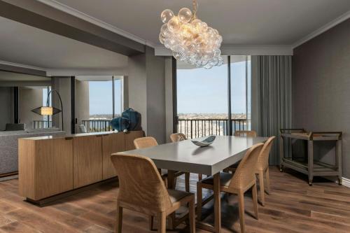 Sheraton San Diego Resort Image
