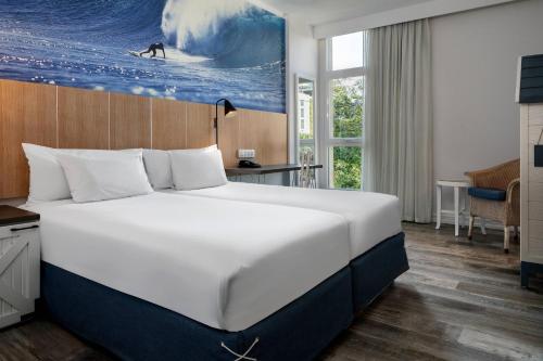 Postel nebo postele na pokoji v ubytování Protea Hotel Fire & Ice! by Marriott Durban Umhlanga Ridge