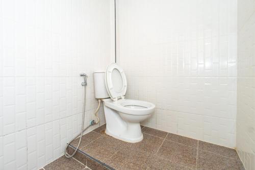 a bathroom with a white toilet in a stall at Tom Guest House ทอมส์ เกสต์เฮ้าส์ in Thung Maha Mek