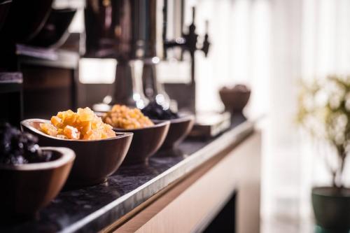 Makanan di atau berdekatan hotel