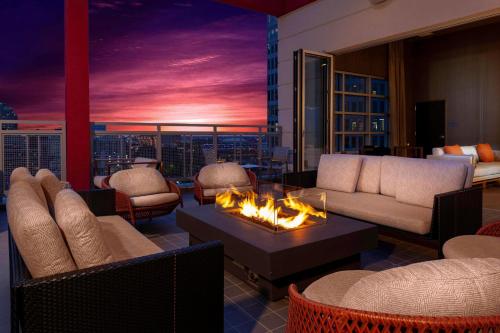 Courtyard by Marriott Dallas Downtown/Reunion District Image