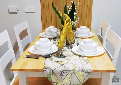 Gambar di galeri bagi Family Getaway 2BR Condo Near Palawan Airport with Gym - B2 1Kunzite di Puerto Princesa City