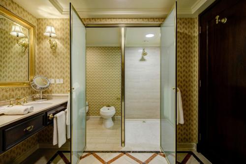 Ένα μπάνιο στο Sheraton Santiago Hotel & Convention Center