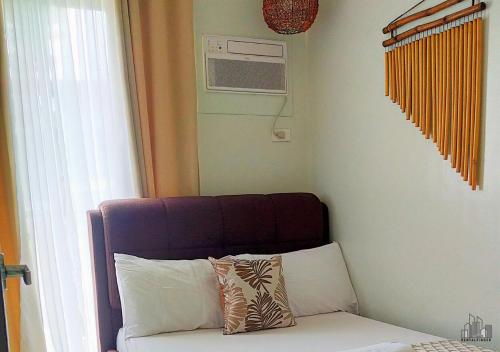 Katil atau katil-katil dalam bilik di Family Getaway 2BR Condo Near Palawan Airport with Gym - B2 1Kunzite