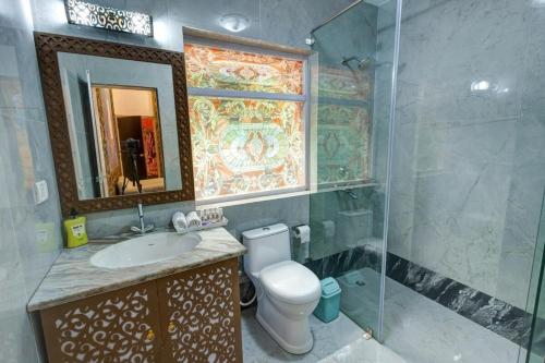Bilik mandi di Baagh House Villa