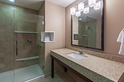 Koupelna v ubytování Courtyard by Marriott Abilene Northeast