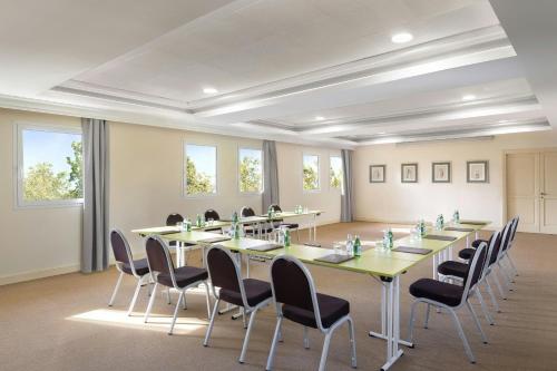 a meeting room with a long table and chairs at Grotta Giusti Thermal Spa Resort Tuscany, Autograph Collection in Monsummano