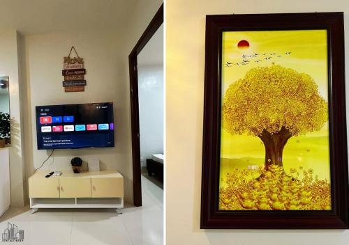 Televisyen dan/atau pusat hiburan di Family Getaway 2BR Condo Near Palawan Airport with Gym - B2 1Kunzite