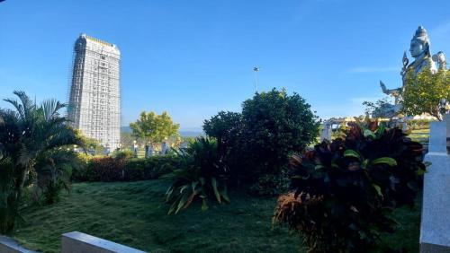 Un jardín fuera de RNS Guest House