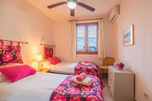 Ένα ή περισσότερα κρεβάτια σε δωμάτιο στο Guardamar sea view apartment El Moncayo beach