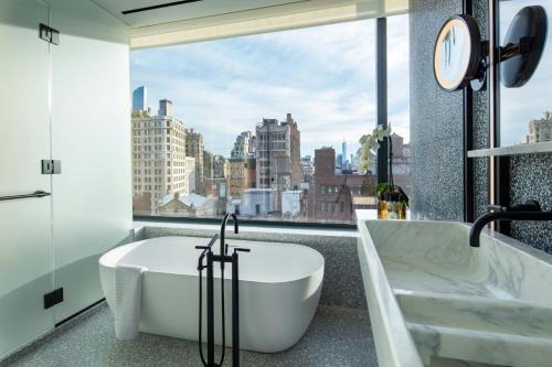 Koupelna v ubytování The Ritz-Carlton New York, NoMad