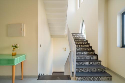 Foto dalla galleria di ELIVAAS Laguna Aurelia Luxe 4 BHK Villa Near Popular Beaches With Pool & Garden ad Anjuna