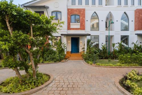 Giardino di ELIVAAS Laguna Aurelia Luxe 4 BHK Villa Near Popular Beaches With Pool & Garden