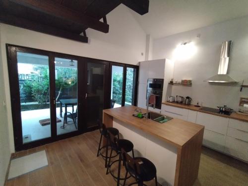a kitchen with a counter and some chairs in it at Villa Terraca in Mandre