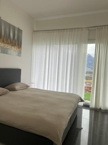 En eller flere senge i et værelse på Moderno bilocale vista lago Maggiore