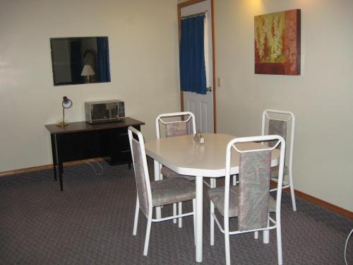 Gallery image of Pals Motel and RV Park in Medicine Hat