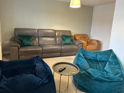 Ruang duduk di Beautiful 3 Bed Room Home in Melksham