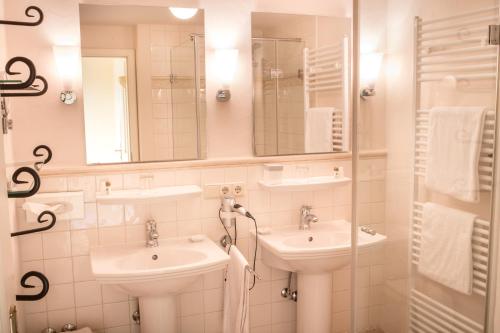 Een badkamer bij WAGNERS Hotel Greifen-Post
