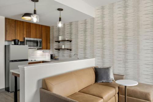 Cuisine ou kitchenette dans l'établissement Residence Inn by Marriott Homewood Mountain Brook