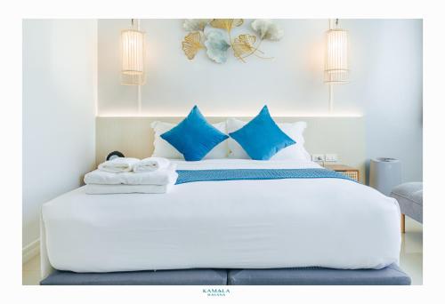 Ένα ή περισσότερα κρεβάτια σε δωμάτιο στο Kamala Havana Hotel