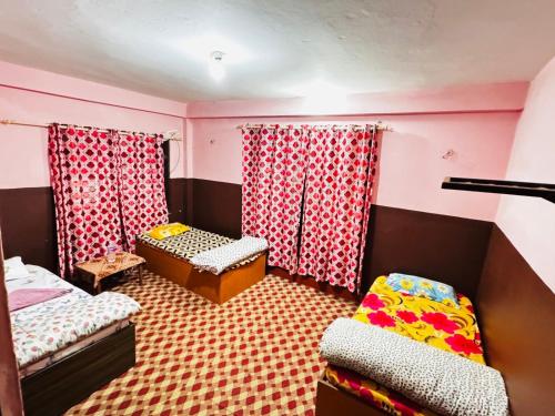 Postel nebo postele na pokoji v ubytování Hotel gaule