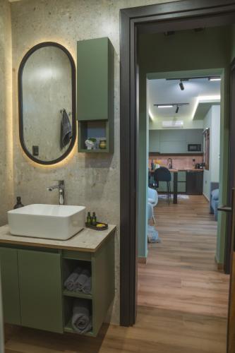 a bathroom with a sink and a mirror on the wall at Lake Guest House in Vritá