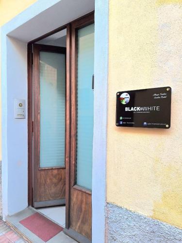 Foto dalla galleria di Black & White a Cagliari