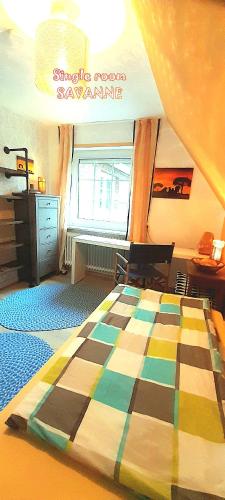 a bedroom with a bed with a colorful quilt on it at Hakuna Matata - Gemütlichkeit bei Oldenburg in Hatten