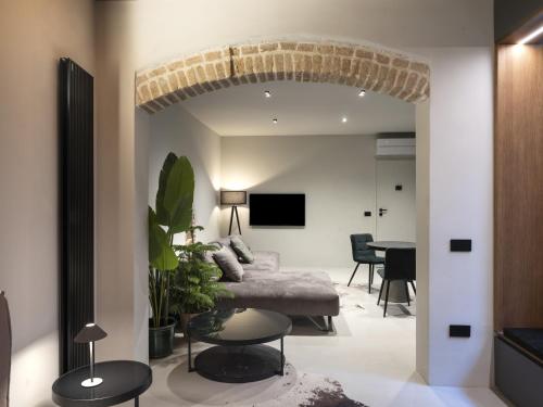 a living room with a couch and a table at Officine Cavour CASA DEI LEONI Centro Storico Padova in Padova