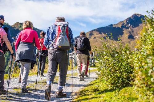 a group of people walking down a trail at Ferienwohnung Gastein in Bad Hofgastein