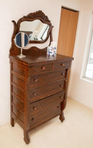 a wooden dresser with a mirror on top of it at Eagles Mountain Retreat in Somerset