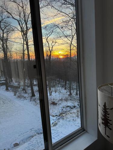 a window with a view of a snow covered yard at Eagles Mountain Retreat in Somerset