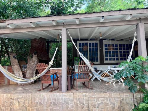 Un jardín fuera de Posada El Ceibo