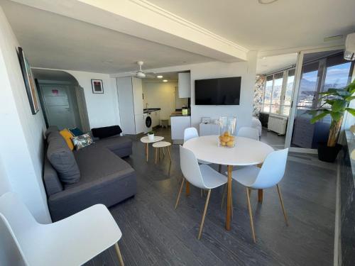 TV a/nebo společenská místnost v ubytování Apartamento Bonaire-primera linea playa