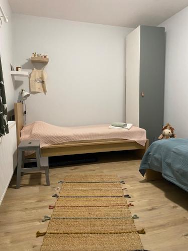 a small bedroom with a bed and a rug at Három Piszke Vendégház in Mátraszőlős