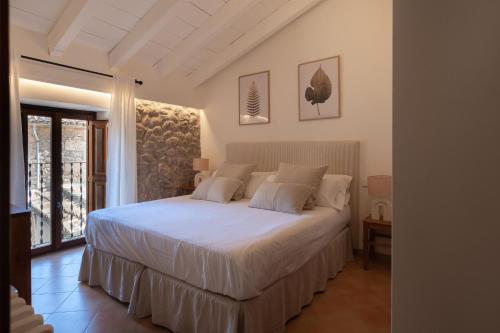 a bedroom with a white bed in a room at Es Petit de Valldemossa in Valldemossa