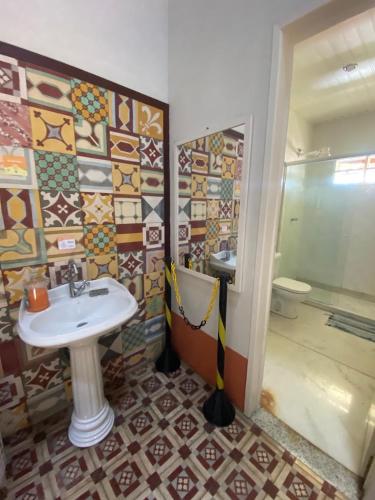 Koupelna v ubytování Cenário Hostel e Boteco