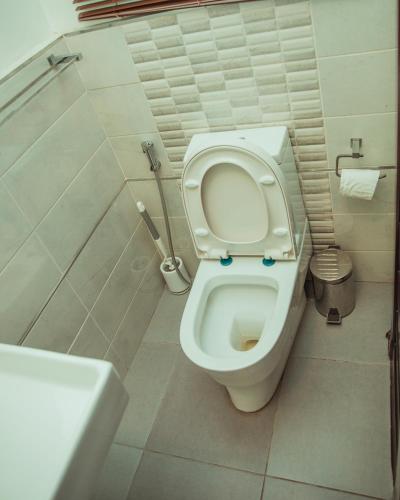 Un baño de Enzo Apartments