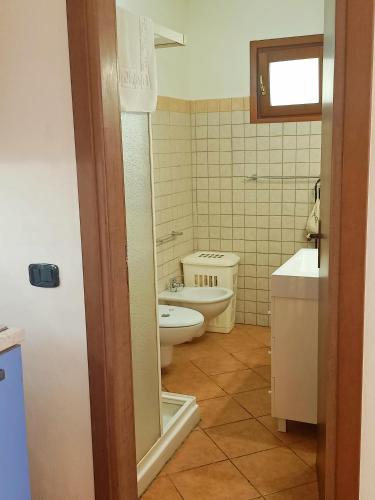 a bathroom with a toilet and a sink at Sal&Love apt in Porto Antigo in Santa Maria