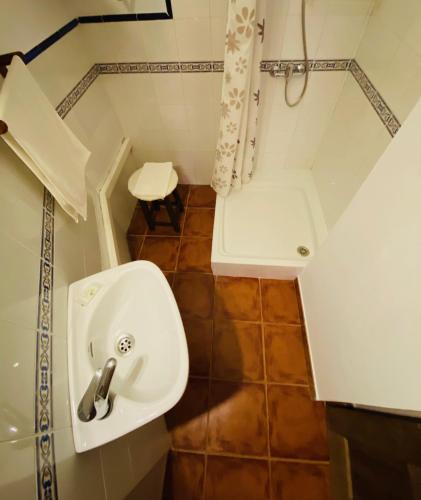 a bathroom with a sink and a shower at Posada La Casa Grande in Jimena de la Frontera
